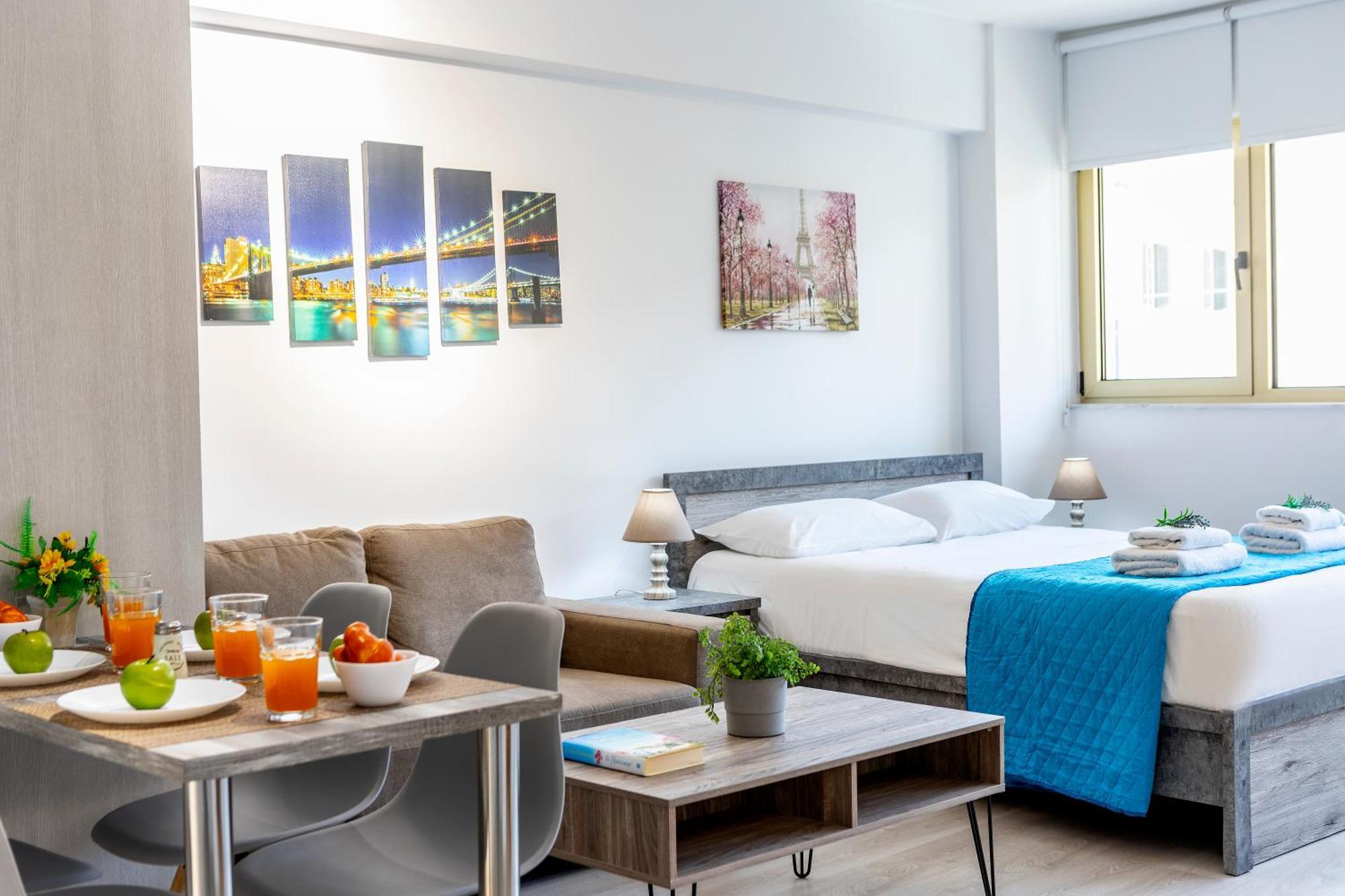 C-premium Apts 100m From And Centre דירה *