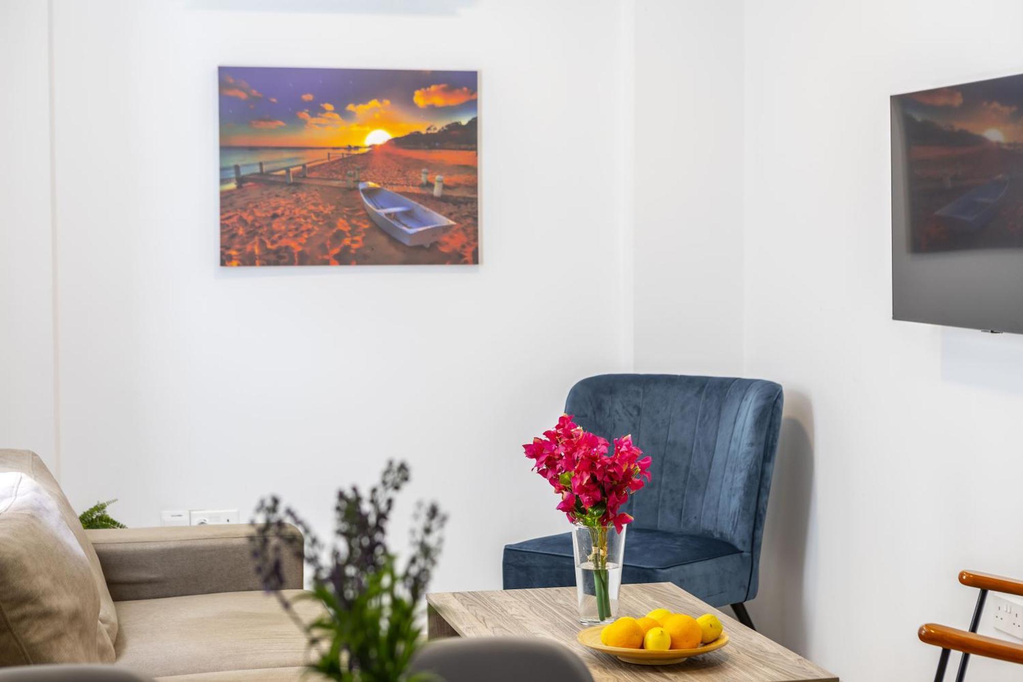 C-premium Apts 100m From And Centre דירה לרנקה