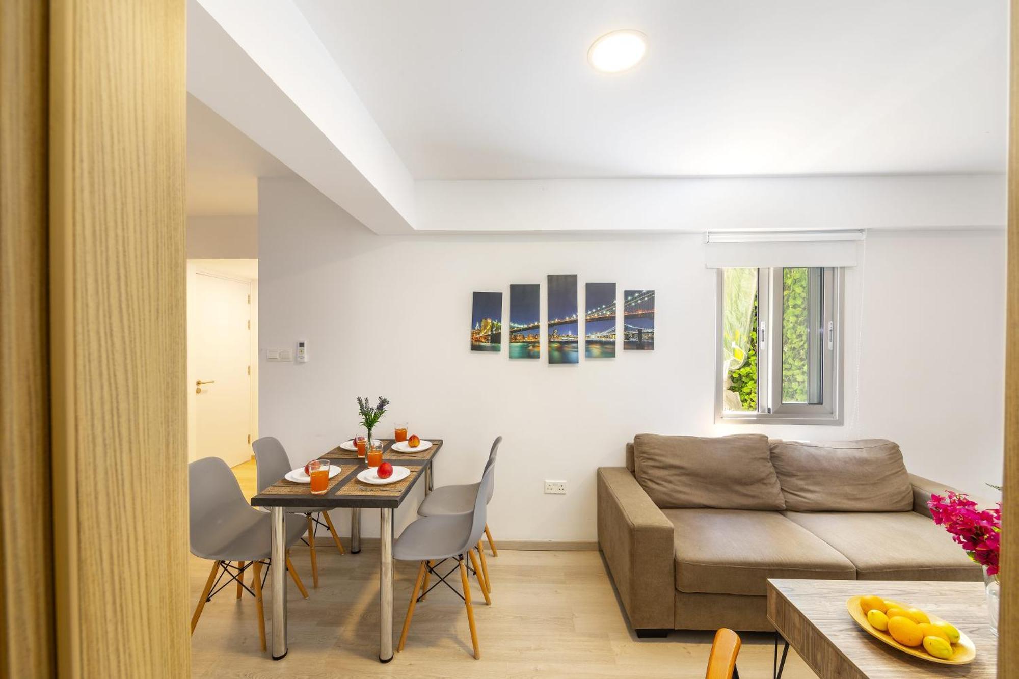 C-premium Apts 100m From And Centre דירה לרנקה