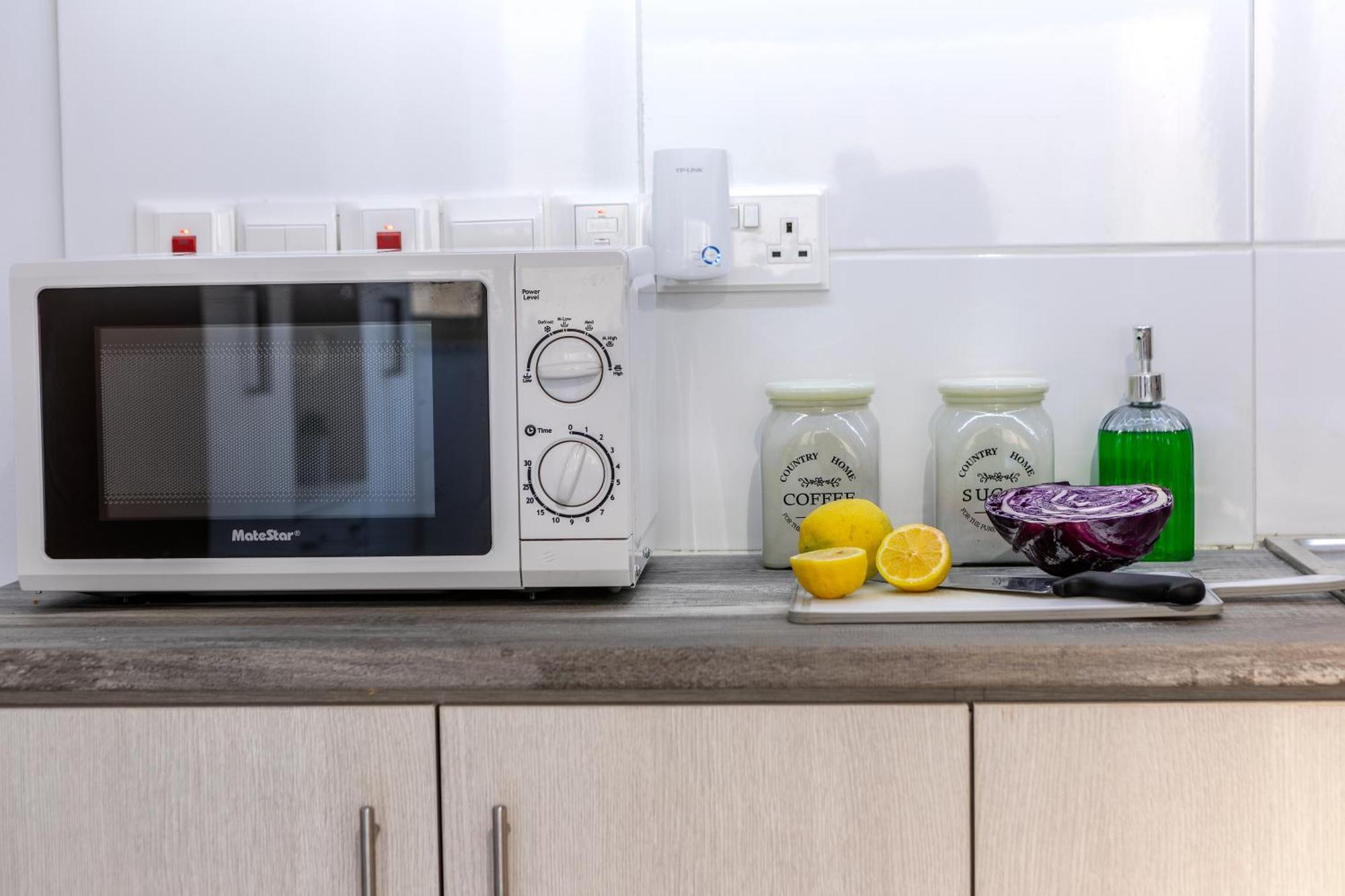 C-premium Apts 100m From And Centre דירה *