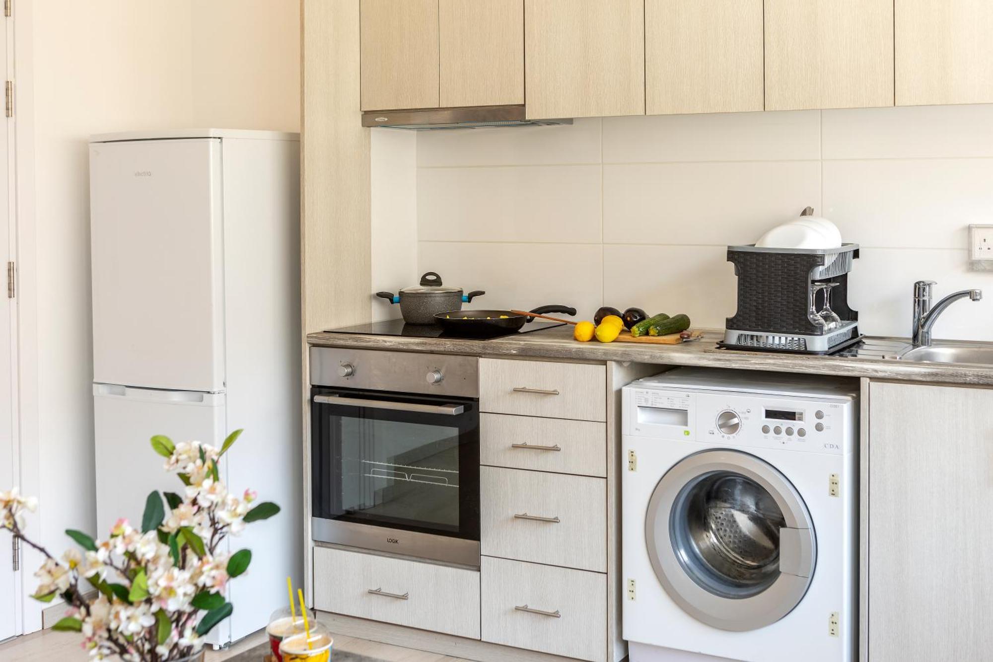 C-premium Apts 100m From And Centre דירה לרנקה