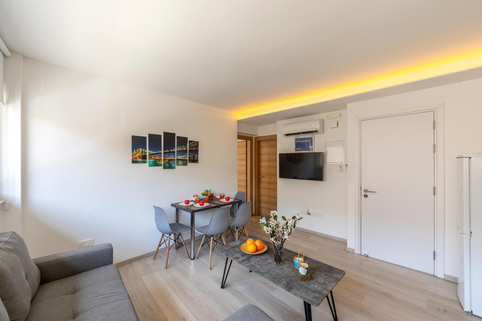 C-premium Apts 100m From And Centre דירה *