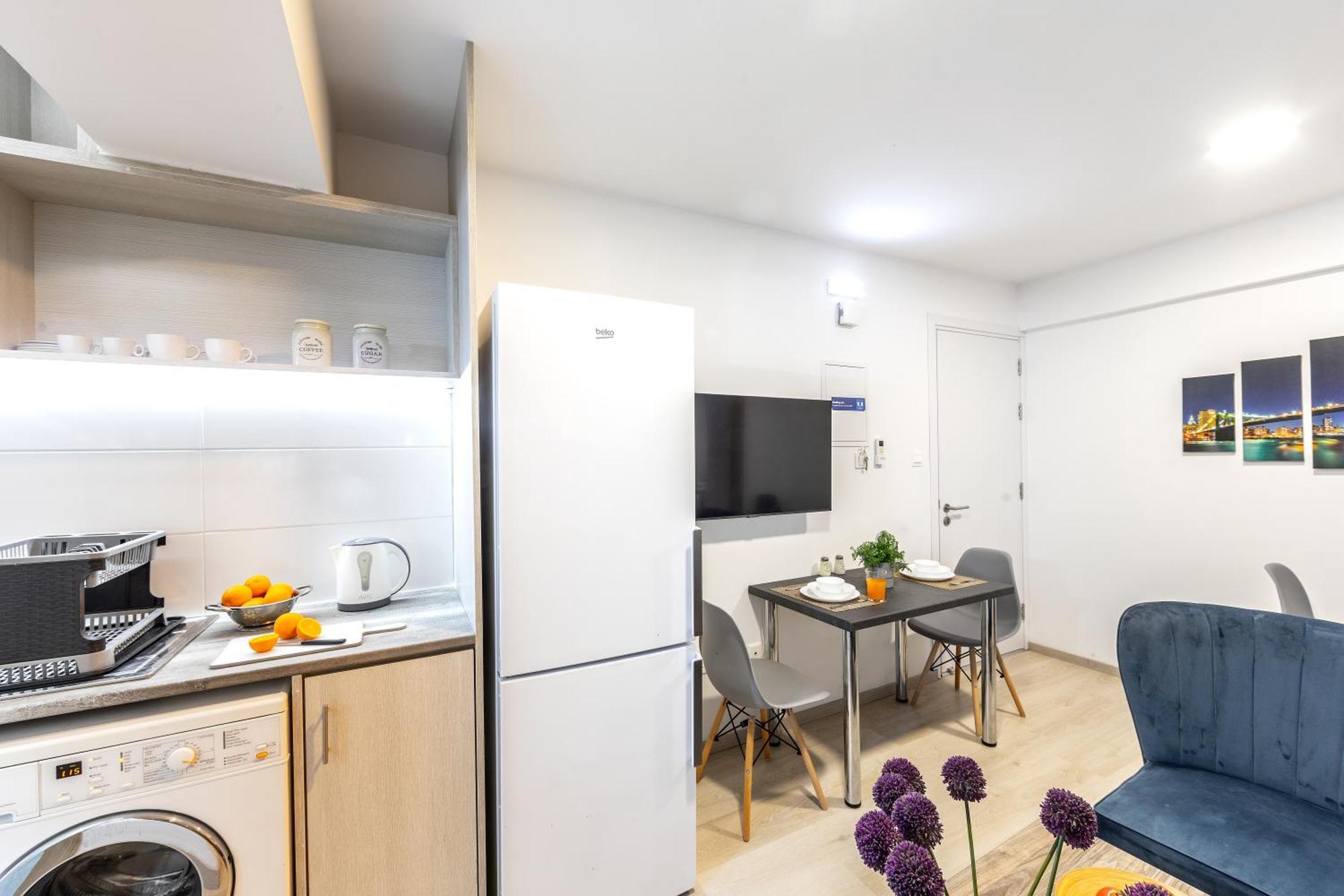 C-premium Apts 100m From And Centre דירה לרנקה