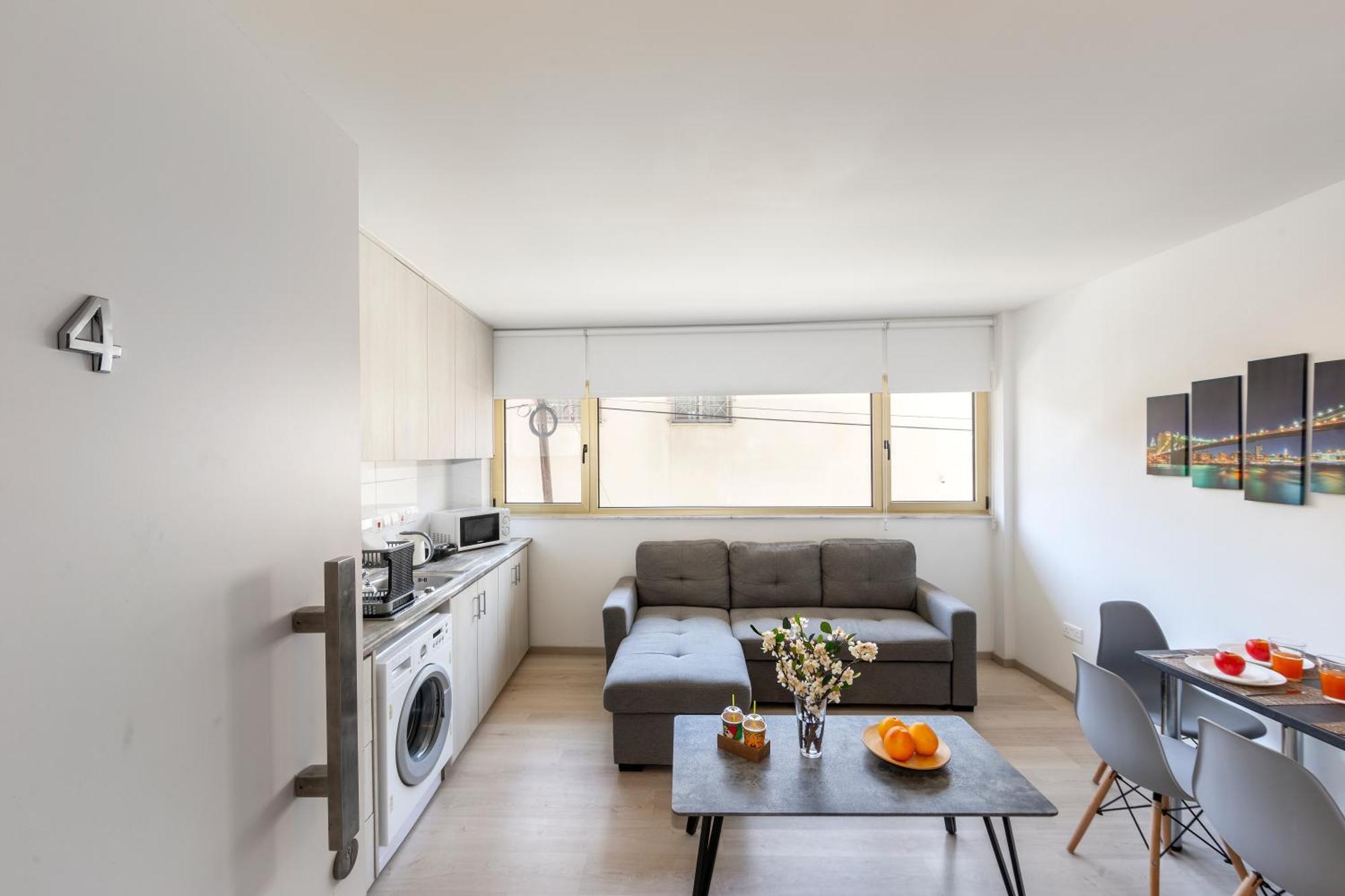 C-premium Apts 100m From And Centre לרנקה