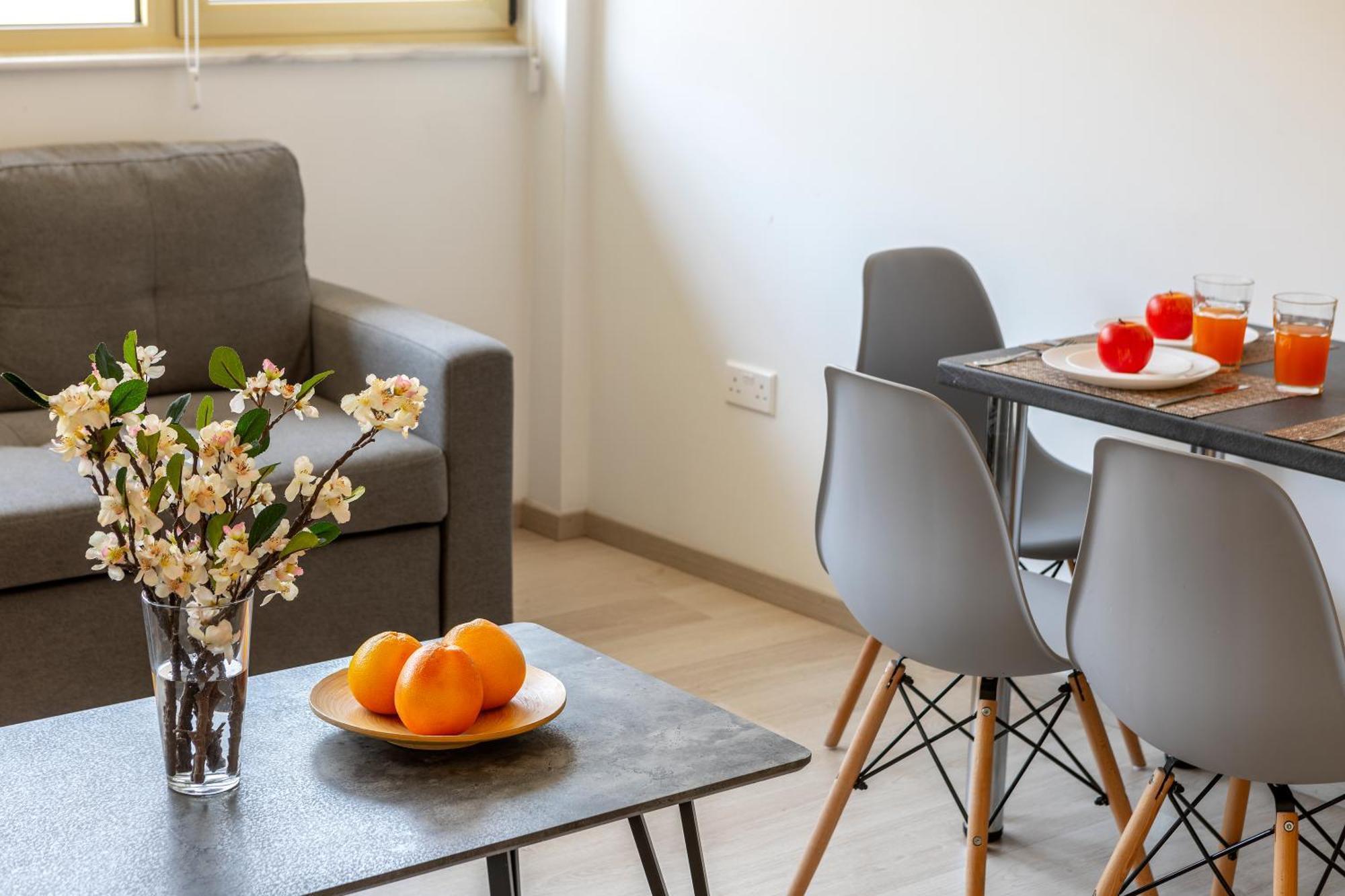C-premium Apts 100m From And Centre * לרנקה