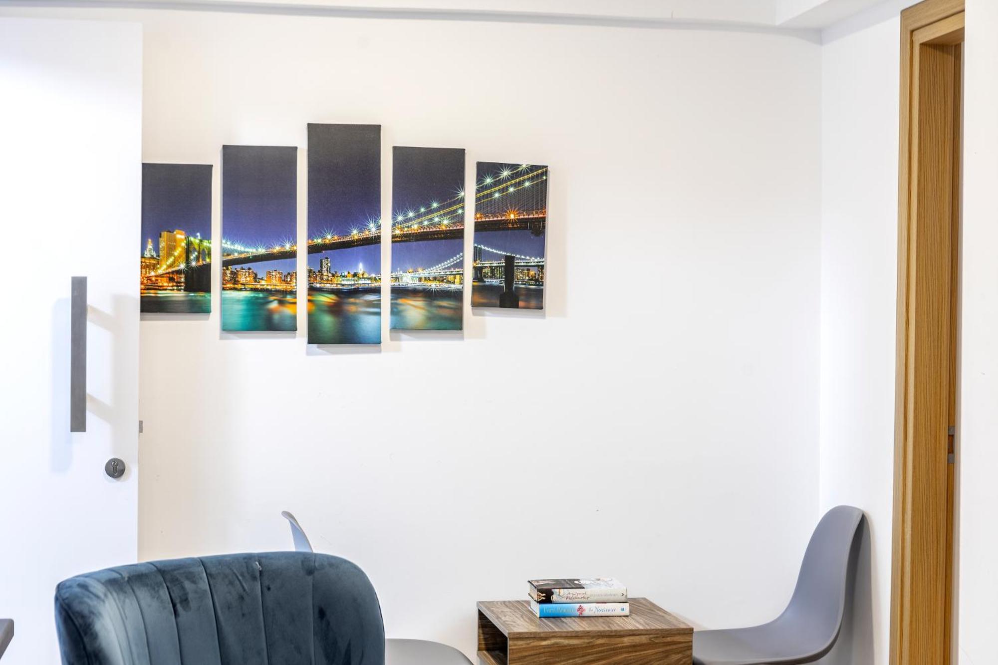 C-premium Apts 100m From And Centre דירה *