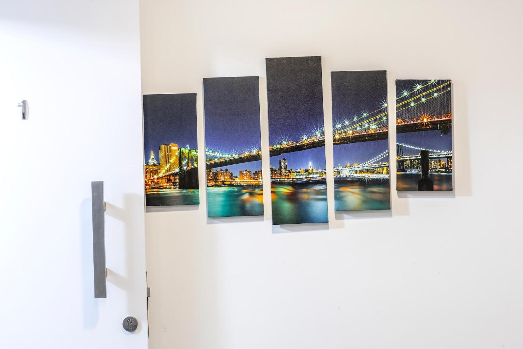C-premium Apts 100m From And Centre דירה *