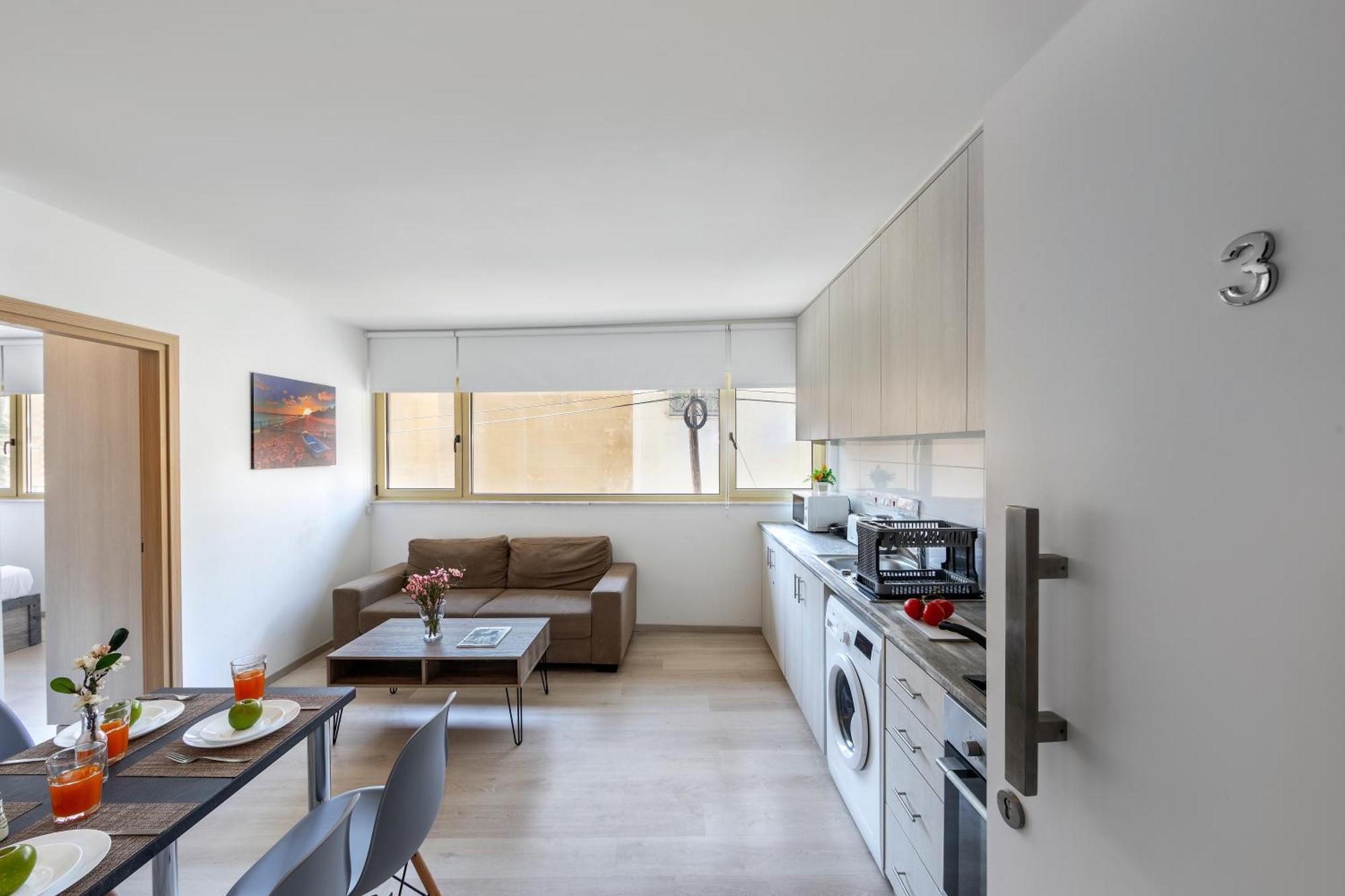 C-premium Apts 100m From And Centre * לרנקה