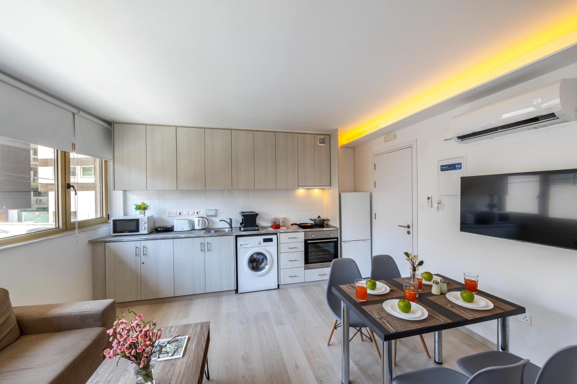 C-premium Apts 100m From And Centre * לרנקה