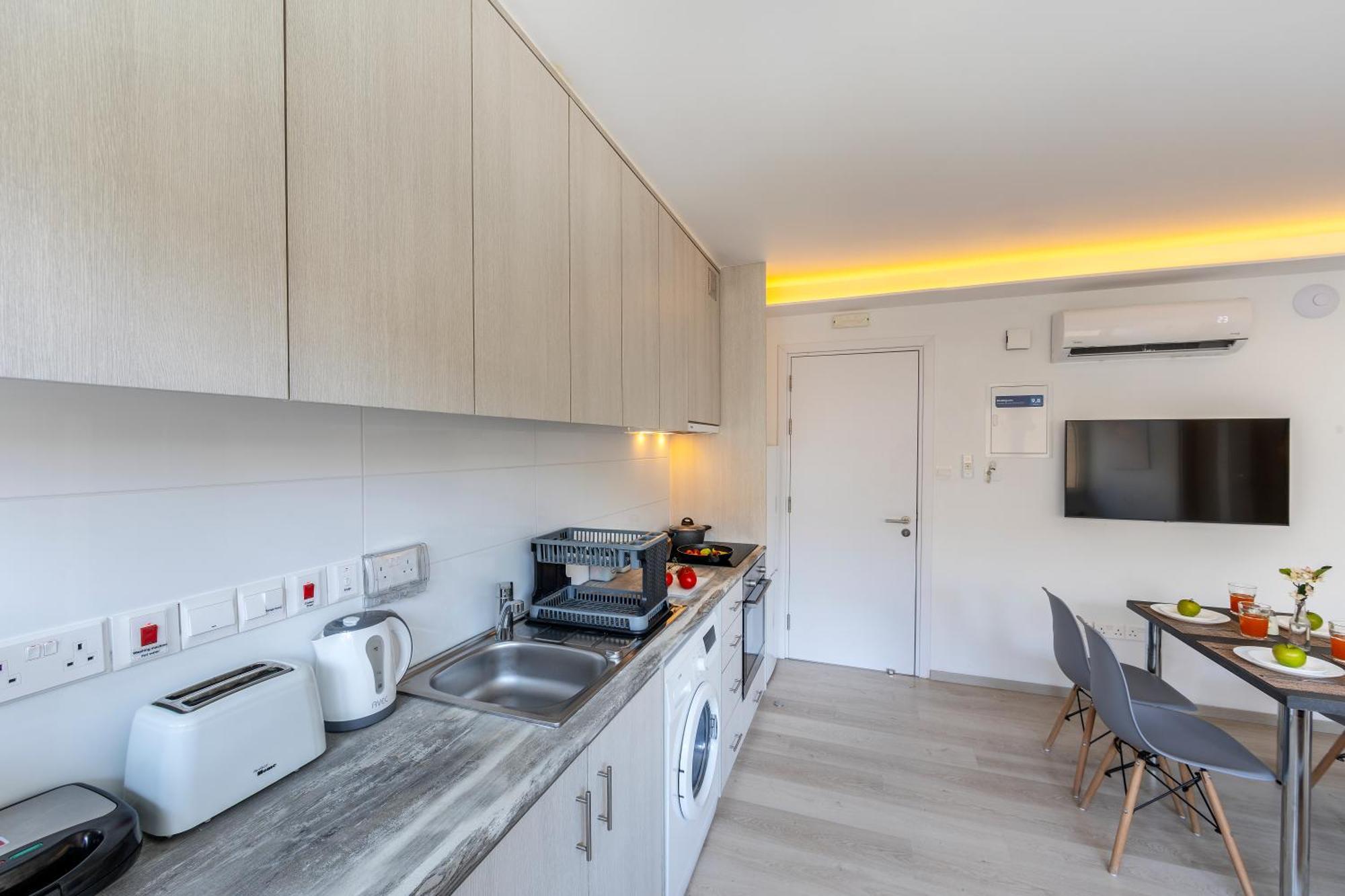 C-premium Apts 100m From And Centre לרנקה